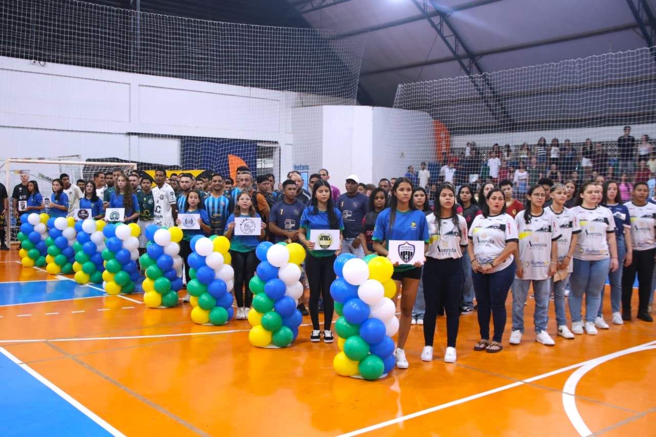 A abertura da 9ª edição da Copa 13 de Maio de Futsal foi realizada no sábado à noite, no ginásio municipal de Vera