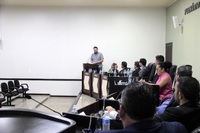 Projetos para uniformes escolares gratuitos e campanha para fortalecer o comércio local são aprovados