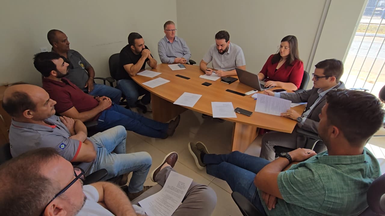 Reunião com MP trata do andamento do projeto para regulamentar tráfego de veículos pesados na cidade